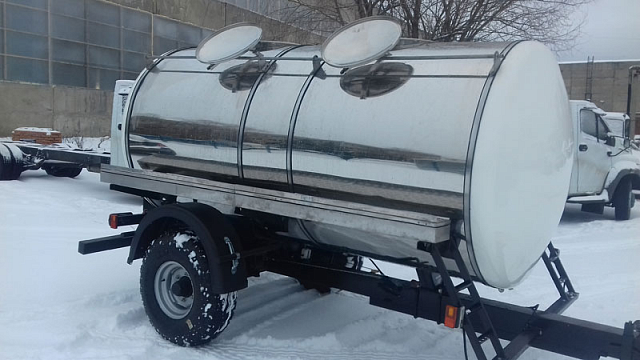 Пищевой полуприцеп-цистерну ЛКТ-5П